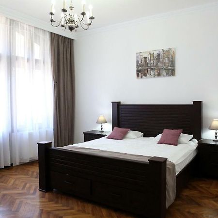 Aleea Teilor Hotel Campulung Ngoại thất bức ảnh