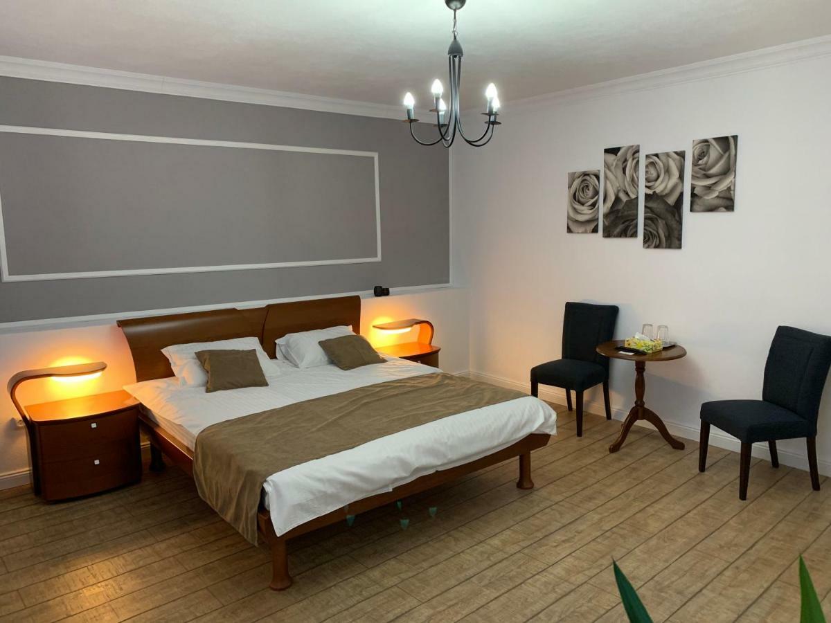 Aleea Teilor Hotel Campulung Ngoại thất bức ảnh